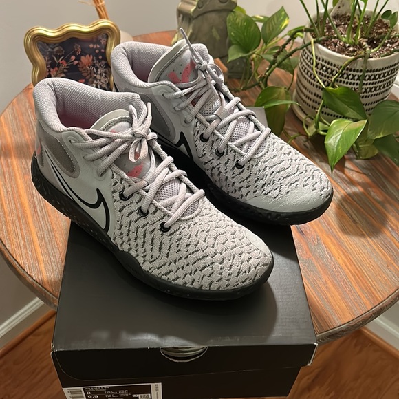 Men’s KD Trey 5 - Picture 4 of 4